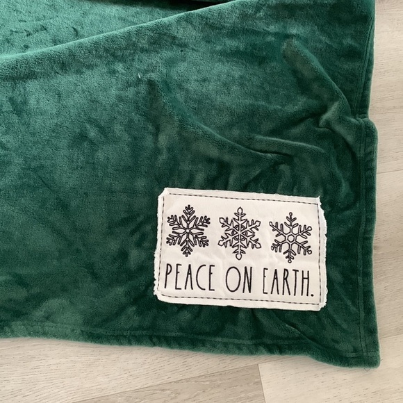Rae Dunn‎ Christmas Plush Throw Blanket “piece on earth” green patch - Picture 3 of 6